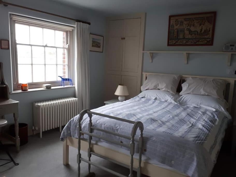 No. 27'S Self-Catering Flat For A Memorable Break. Appartement Bridport Buitenkant foto