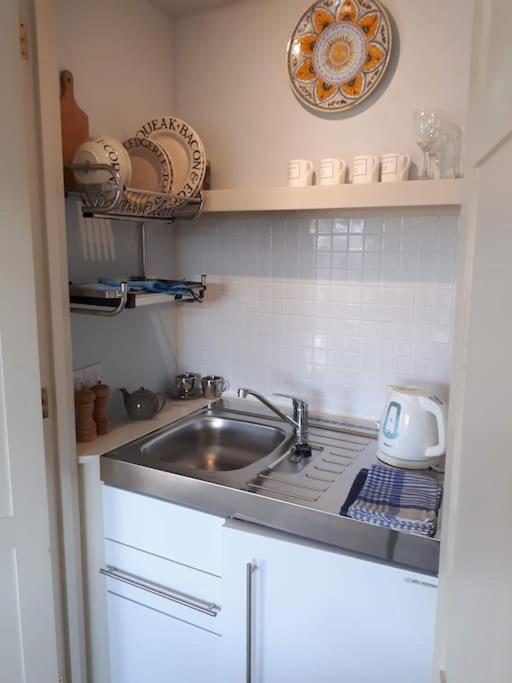 No. 27'S Self-Catering Flat For A Memorable Break. Appartement Bridport Buitenkant foto