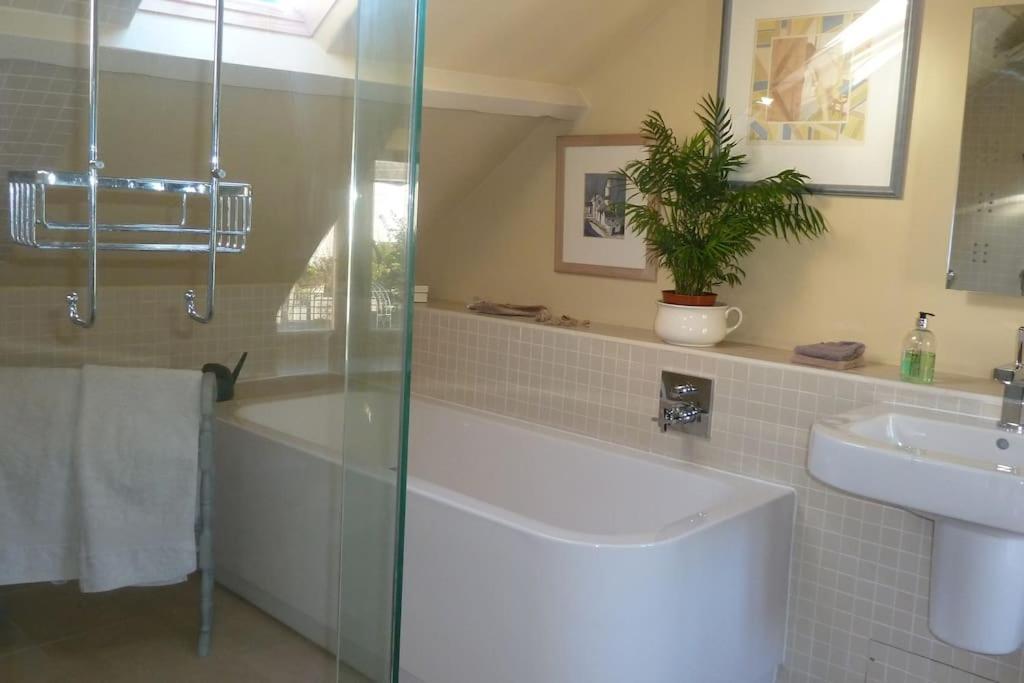 No. 27'S Self-Catering Flat For A Memorable Break. Appartement Bridport Buitenkant foto
